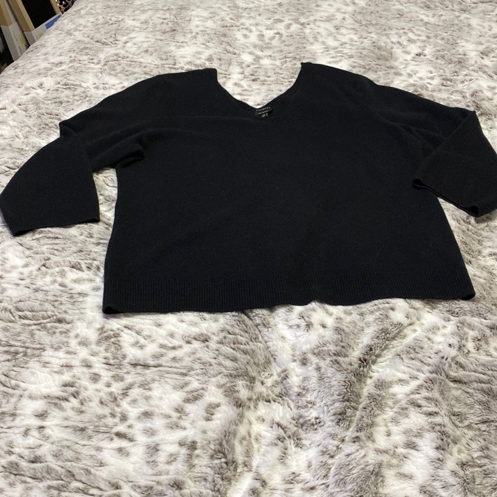 Black cashmere V neck sweater. XL